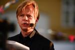 Clement Kjersgaard har i årevis haft debatprogrammer med politikere, som her på årets Folkemøde på Bornholm, men på DR har han også en række 'samtalesaloner' med personer fra kulturlivet.  Foto: Anders Beier/DR