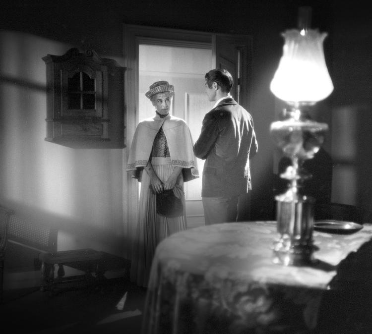 
Udsendelsen om Carl Th. Dreyers film 'Gertrud' er næsten for kort til at få fortalt hele historien, blandt andet om skuespilleren Nina Pens Rodes skæbne. Her ses hun over for Baard Owe i filmen.  Foto: Else Kjær