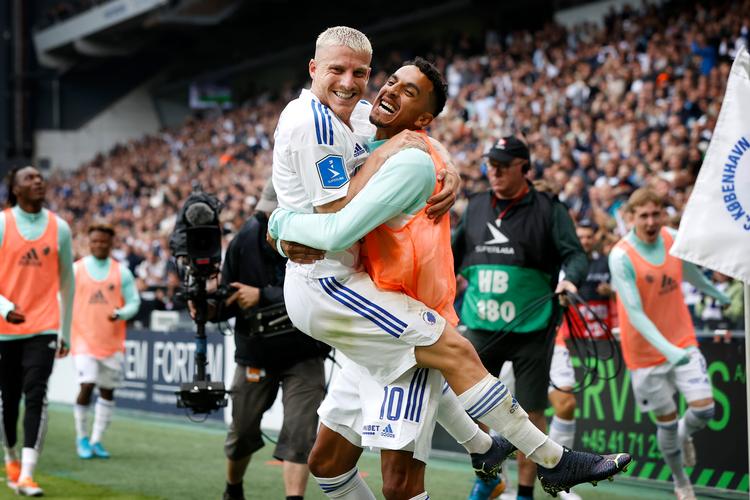 Med tre mål var Pep Biel den store spiller i FCK's sejr på 4-1 over Brøndby, men det var også vigtigt for mestrene at få anfører Carlos Zeca tilbage på banen efter en lang skade. Foto: Jens Dresling