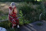 Anna Satanovskaya, 84, takes in the sudden loss of her husband, who was killed moments before, after a neighbourhood of apartment complexes was hit multiple times by shelling as Russia's attack on Ukraine continues in Kharkiv, Ukraine, June 27, 2022. REUTERS/Leah Millis Foto: Leah Millis/Ritzau Scanpix