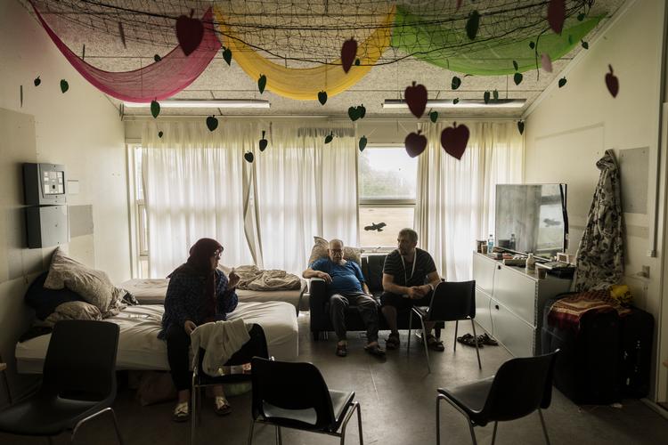  78-årige Ahmad Bashir Al-Bathish og 65-årige Khadijah Mohammad Nahouli har en lang sygdomshistorik og er indkvarteret på Udrejsecenter Kærshovedgård. Foto: Jens Hartmann/Jens Hartmann