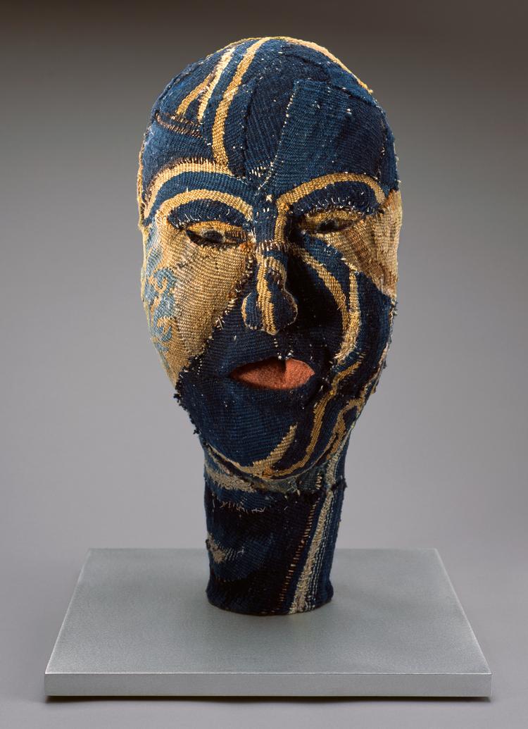 Fra slutningen  af 1990'erne lavede Louise Bourgeois en række ansigter syet i blandt andet aflagte gobeliner som et eksperiment i at portrættere ikke bestemte mennesker, men psykologiske tilstande.  Foto: Christopher Burke