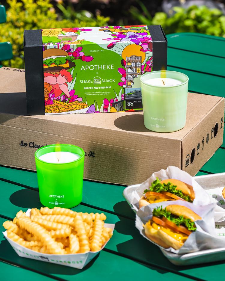 Galt eller genialt? Burgerkæden Shake Shack har sammen med duftlysproducenten Apotheke skabt et lys, der dufter af burgere, der bliver grillet i en park.  