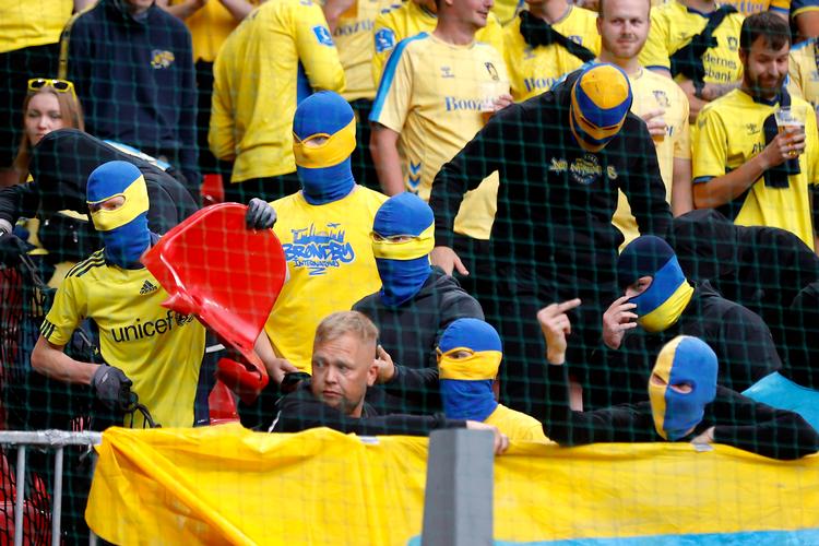 Kampen i Parken mellem FCK og Brøndby endte med ballade.  Foto: Jens Dresling