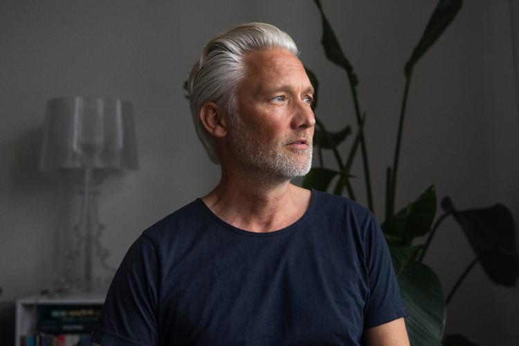 Niels Kjeldsen, far til to drenge på 15 og 17 år, tror på, at danske unge ville drikke mindre, hvis priserne på hård sprut blev hævet.  Foto: Anders Holst Pedersen