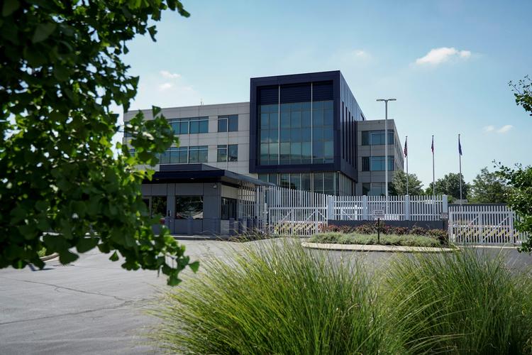 Det var dette FBI-kontor i Cincinnati, den dræbte forsøgte at trænge ind. i Foto: Jeffrey Dean/Ritzau Scanpix