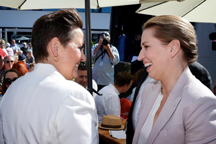 Tilliden er stor mellem statsminister Mette Frederiksen (th) og Pia Olsen Dyhr - men om det rækker til at gå i regering sammen er mere usikkert.  Foto: Jens Dresling
