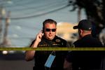   Politiet afspærrede området omkring den 24-årige mistænktes bolig i New Jersey i forbindelse med ransagningen efter drabsforsøget på Salman Rushdie.
 Foto: Eduardo Munoz/Ritzau Scanpix