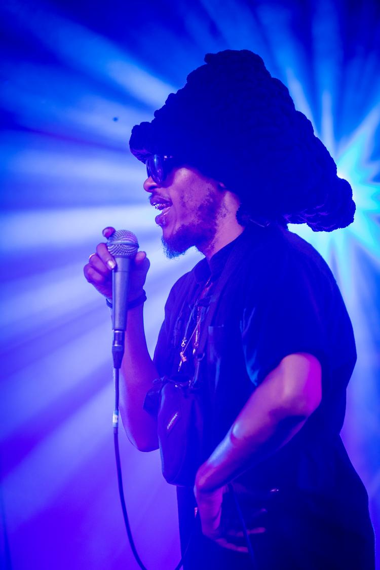 Efterhånden som koncerten skred frem mindede Pink Siifu næsten om en anden James Brown, hvis altså James Brown havde røget rigtig mange fede. Foto: Miriam Dalsgaard