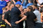 Tuchel (tv) og Conte (th) kan muligvis se frem til en tillægsstraf.  Foto: Glyn Kirk/Ritzau Scanpix