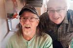 Alan Nichols (tv.) sammen med sin bror Gary. Foto: Gary Nichols via Associated Press