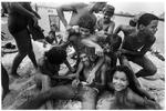 Youthful Chaotic Group on BeachMandatory credit: Coney Island People 50 Years, 1970-2020 by Harvey Stein is published by Schiffer. The photographs are copyright Harvey Stein.Please include the following links:https://www.harveysteinphoto.com/coney-island-people-50-years-bookhttps://schifferbooks.com/collections/schiffer/products/coney-island-people?_pos=1&amp;_sid=fa06a2f4d&amp;_ss=r12551_194.tif Foto: Coney Island People 50 Years, 1970-2020 by Harvey Stein is published by Schiffer. The photographs are copyright Harvey Stein.