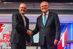 Australiens premierminister Anthony Albanese (tv.) fra Labour har ikke meget godt at sige om sin konservative forgænger Scott Morrisons »forglemmelse«. Foto: Mick Tsikas/Ritzau Scanpix