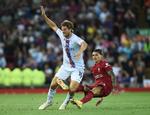Joachim Andersen og Liverpool-angriberen havde mange dueller i løbet af de 57 minutter, de var på banen sammen.  Foto: Peter Powell/Ritzau Scanpix