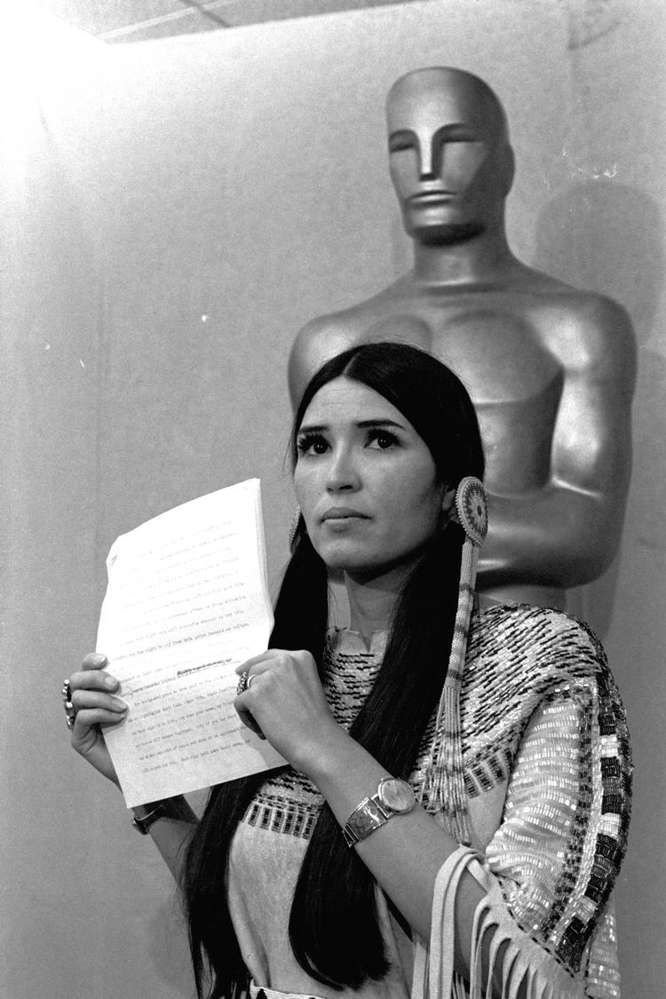  27. marts 1973 gik Sacheen Littlefeather, på scenen til Oscar-showet for at protestere mod behandlingen af indfødte amerikanere. Arkivfoto: Ritzau Scanpix
