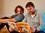 De to værter i 'Tintin Podcast' analyserer samtlige af Hergés fortællinger om den nysgerrige eventyrer, der lægger navn til podcasten.

 Foto: Nanna Jo Poulsen og Emilie Lausch 