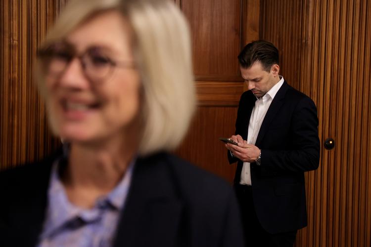 Ved kommunalvalget i november mistede Konservative magten for første gang i 112 år. Socialdemokraten Michael Vindfeldt blev borgmester, mens Radikale Venstres Lone Loklindt blev viceborgmester. Nu har de mere eller mindre trukket stikket på deres valgløfter, hvilket har fået Konservative på dupperne.  Foto: Finn Frandsen