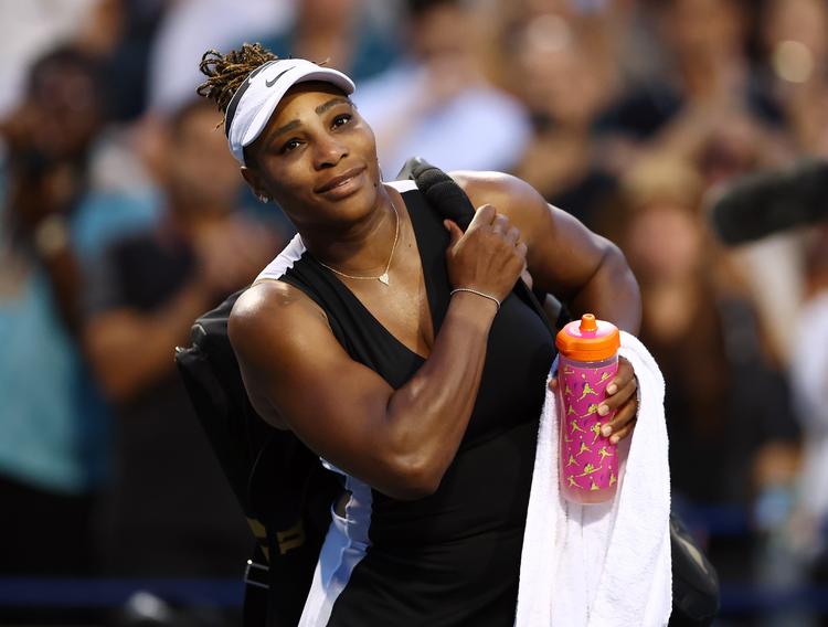 TORONTO, ON - AUGUST 10: Serena Williams of the United States smiles as she leave the court after losing to Belinda Bencic of Switzerland during the National Bank Open, part of the Hologic WTA Tour, at Sobeys Stadium on August 10, 2022 in Toronto, Ontario, Canada. Vaughn Ridley/Getty Images/AFP == FOR NEWSPAPERS, INTERNET, TELCOS &amp; TELEVISION USE ONLY == Foto: Vaughn Ridley/Ritzau Scanpix