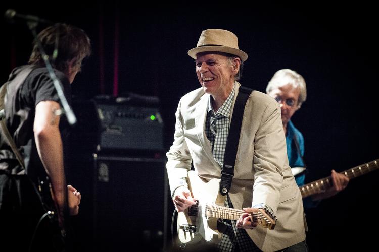  Her spiller John Hiatt i Amager Bio i 2015.   Foto: Per Lange