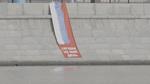 Det er ikke risikofrit for russere at aktionere mod krigen. Her hænger et protestbanner ud for forsvarskommandoens hovedkvarter i Moskva. Arkivfoto. Foto: Video Obtained By Reuters/Ritzau Scanpix