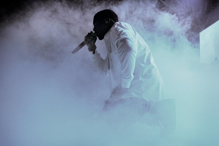 En klassisk t-shirt fra Kanye Wests 'Yeezy Gap'-kollektion koster 1.300 danske kroner.  Foto: Martin Lehmann