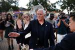DES MOINES, IOWA - AUGUST 19: Former Vice President Mike Pence tours the Iowa State Fair on August 19, 2022 in Des Moines, Iowa. Pence traveled to Iowa on a two-day visit to campaign for Republicans. Scott Olson/Getty Images/AFP == FOR NEWSPAPERS, INTERNET, TELCOS &amp; TELEVISION USE ONLY == Foto: Scott Olson/Ritzau Scanpix