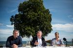     Partisekretær Anders Schiermer, formand Lars Løkke Rasmussen og Gitte Møller Højlund fra Moderaterne holder pressemøde efter partiets sommergruppemøde i Nyborg. Foto: Tim Kildeborg Jensen/Ritzau Scanpix