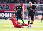 FC Midtjyllands Oliver Sørensen (th.) ses her mod AGF's midtbaneslider Nicolai Poulsen i lørdagens superligakamp på MCH Arena i Herning. Foto: Henning Bagger/Ritzau Scanpix