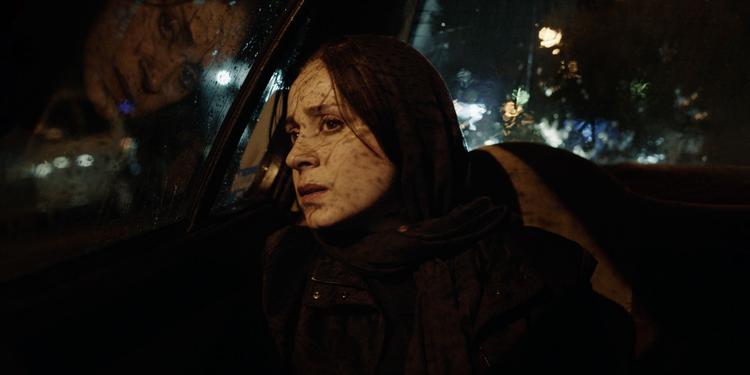 Filmens ene instruktør Maryam Moghadam er også skuespiller og indtager selv hovedrollen som Mina. Still 
