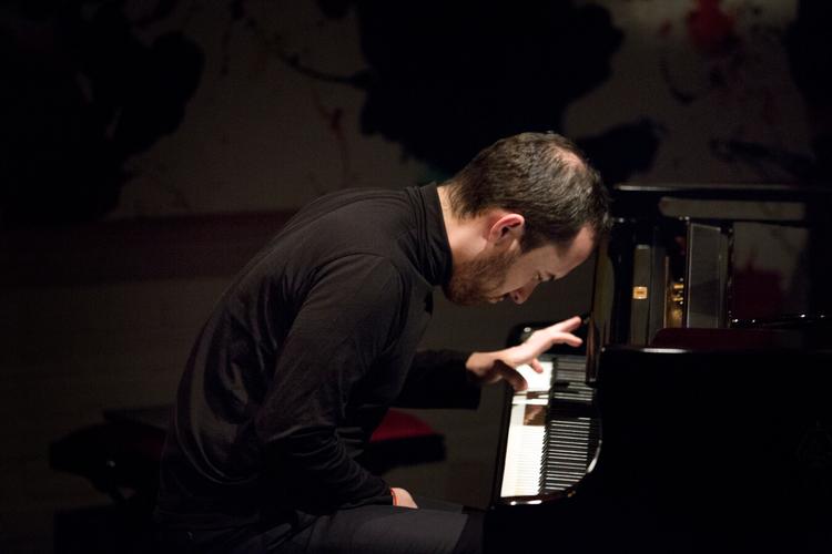 Igor Levit ved tangenterne, da han for nogle år siden spillede på kunstmuseet Louisiana i Humlebæk. Arkivfoto Louise Herrche Serup