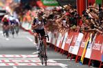 Marc Soler fuldender et langt solotogt med sejr på 5. etape i Vuelta a España.
 Foto: Ander Gillenea/Ritzau Scanpix