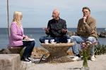 Tirsdagsanalyse-holdet til Folkemødet på Bornholm. Fra venstre værten Anne Vig, eksrådgiverne Kristiansen og Mogensen. Foto: Finn Frandsen