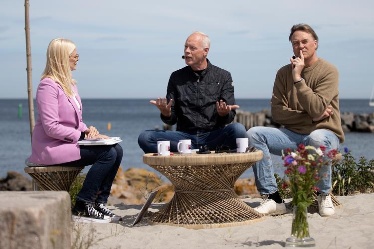 Tirsdagsanalyse-holdet til Folkemødet på Bornholm. Fra venstre værten Anne Vig, eksrådgiverne Kristiansen og Mogensen. Foto: Finn Frandsen