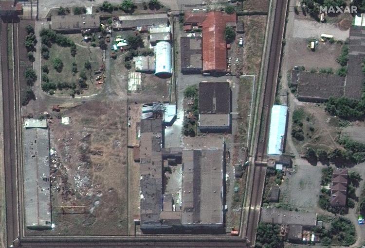 Et satellitfoto viser et fængsel i byen Olenivka, hvor 53 ukrainske krigsfanger angiveligt mistede livet i en eksplosion 29. juli. Fængslet er en af de 21 lokationer, som ifølge en rapport fra Yale University bruges af russerne til at tilbageholde krigsfanger. Foto: Maxar Technologies/Ritzau Scanpix