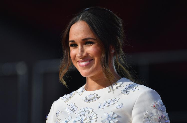 Hvad gør man, når man ikke længere skal være del af en kongelig familie? Meghan, hertuginden af Sussex, har fået sig en podcast. Og 134 millioner kroner af Spotify for at lave den.   Foto: Angela Weiss/Ritzau Scanpix