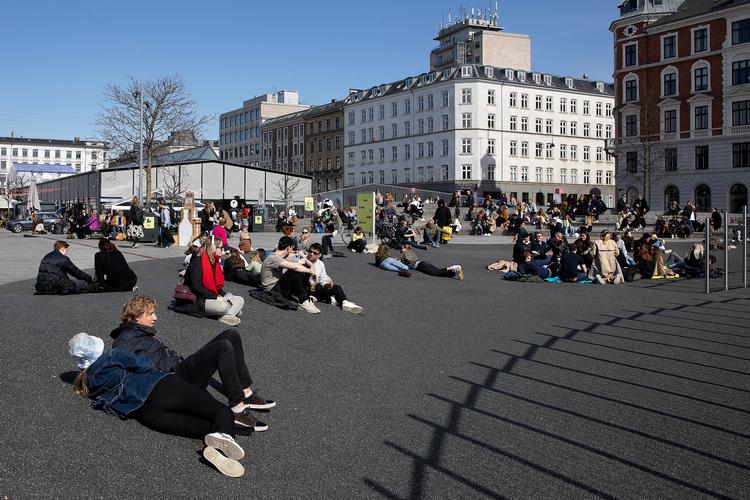 Det var her på Israels Plads i København, at den 66-årige tysker lagde sig ned og onanerede i fuld offentlighed. Foto: Finn Frandsen