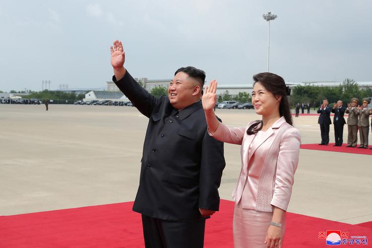 Kim Jong-un og hans kone under et statsbesøg i Kina. Foto: Kcna/Ritzau Scanpix