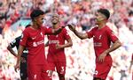Med tre oplæg og to mål bidrog  Roberto Firmono (tv.) til Liverpools største sejr i Premier League,
 Foto: Phil Noble/Ritzau Scanpix
