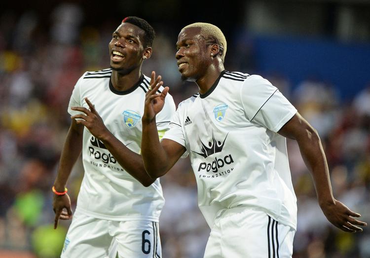  Paul Pogba (tv.) og storebror Mathias i en spillede blandt andet sammen i en velgørenhedskamp i 2017.   Foto: Joaquin Sarmiento/Ritzau Scanpix