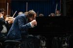 Pianisten Daniil Trifonov var indadvendt og meget fokuseret, da han tacklede Tjajkovskijs klaverkoncert i Odense.  Foto: Julia Severinsen
