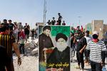 Tilhængere af Muqtada al-Sadr i Bagdads gader.
 Foto: Ahmed Saad/Ritzau Scanpix