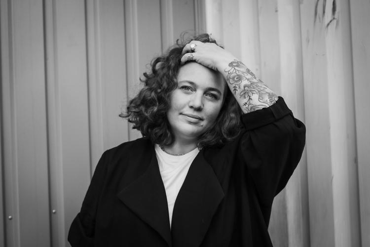 Komiker Ane Høgsberg. Foto: Clara Løkke