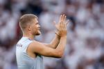 For et par uger siden blev  Andreas Cornelius hyldet af FCK's publikum i Parken, som han gæstede med sin nu tidligere klub Trabzonspor. FCK vandt kampene mod den tyrkiske klub, kom i Champions League og scorede de millioner, som kunne få Cornelius tilbage til klubben.  Foto: Jens Dresling