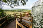 Glampingpladsen Lough Mardal Glamping har fem jurter, mongolske nomadetelte. Her udsigten fra mose-jurten. Foto: Nattan Thumrin