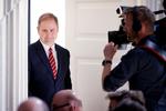 Finansminister Nicolai Wammen (S) ankommer til pressemødet, hvor han fremlægger regeringens forslag til finansloven. Foto: Jens Dresling