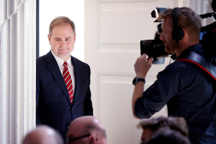 Finansminister Nicolai Wammen (S) ankommer til pressemødet, hvor han fremlægger regeringens forslag til finansloven. Foto: Jens Dresling