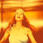 Berrin Bas oser af energi og melodisk overskud som kraftværket i front for Tuhaf.  Pr-foto Bettie Betül Bas