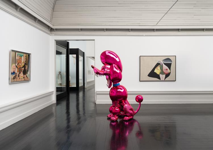 Titlen, 'Pudlens Kerne', har Esben Weile Kjær hentet hos surrealisten Harry Carlsson, mens skulpturens udtryk ligger i lige forlængelse af Jeff Koons' neopopkunst. Foto: David Stjernholm