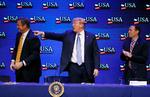 Daværende præsident Donald Trump i 2018 med sine republikanske kollegaer – blandt andre Adam Laxalt (th), som nu har fjernet Trump fra sin hjemmeside. Foto: John Locher/Ritzau Scanpix