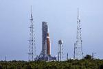 CAPE CANAVERAL, FLORIDA - SEPTEMBER 03: NASA's Artemis I rocket sits on launch pad 39-B at Kennedy Space Center on September 03, 2022 in Cape Canaveral, Florida. NASA is scheduled to launch Artemis I today starting at 2:17pm, after the first attempt was scrubbed due to an engine issue. The mission will carry the unmanned Orion space capsule into the moon's orbit in an effort to return humans to the moon and eventually land crewed missions on Mars. Kevin Dietsch/Getty Images/AFP == FOR NEWSPAPERS, INTERNET, TELCOS &amp; TELEVISION USE ONLY == Foto: Kevin Dietsch/Ritzau Scanpix